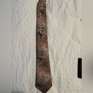 John Sparks Men’s Tie
Paisely Burgundy/Orange/Silvery Grey
Sharp!